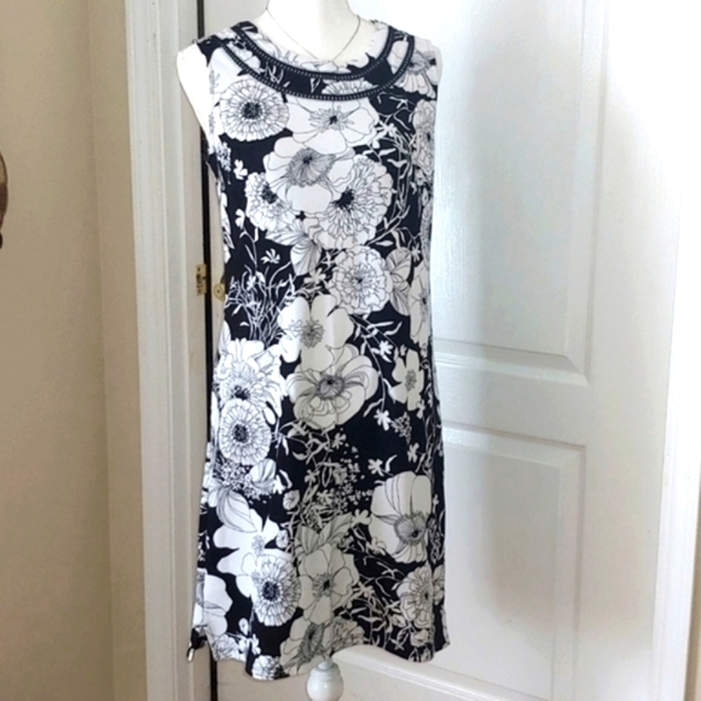 Talbots Black /White Floral  Sleeveless Dress. Cutout Yoke. Size Medium